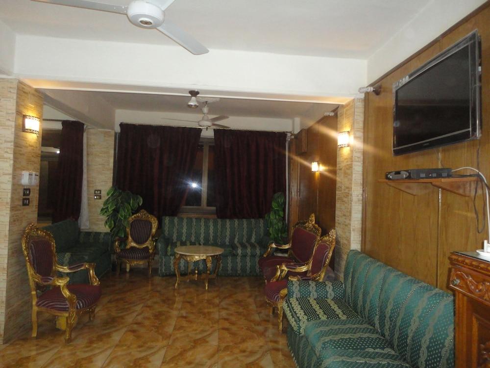 Sphinx Guest House - Lobby Sitting Area