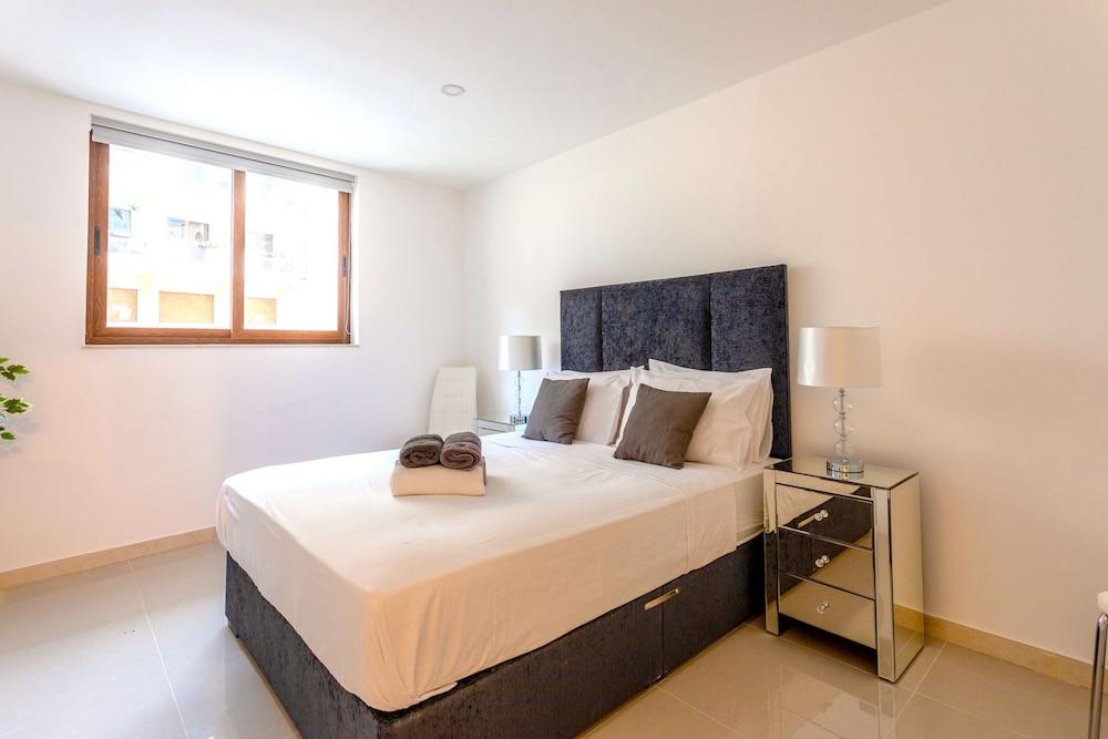 Saint Julian's - Spinola Bay Apartment - Room