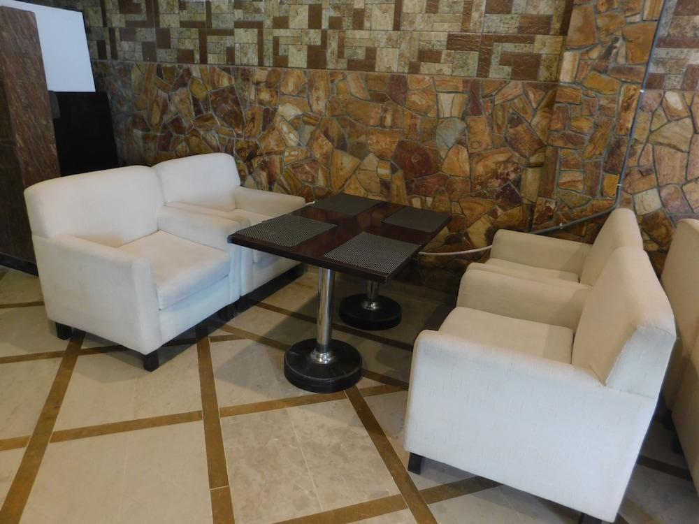Triple One Hotel Suites - Lobby Sitting Area
