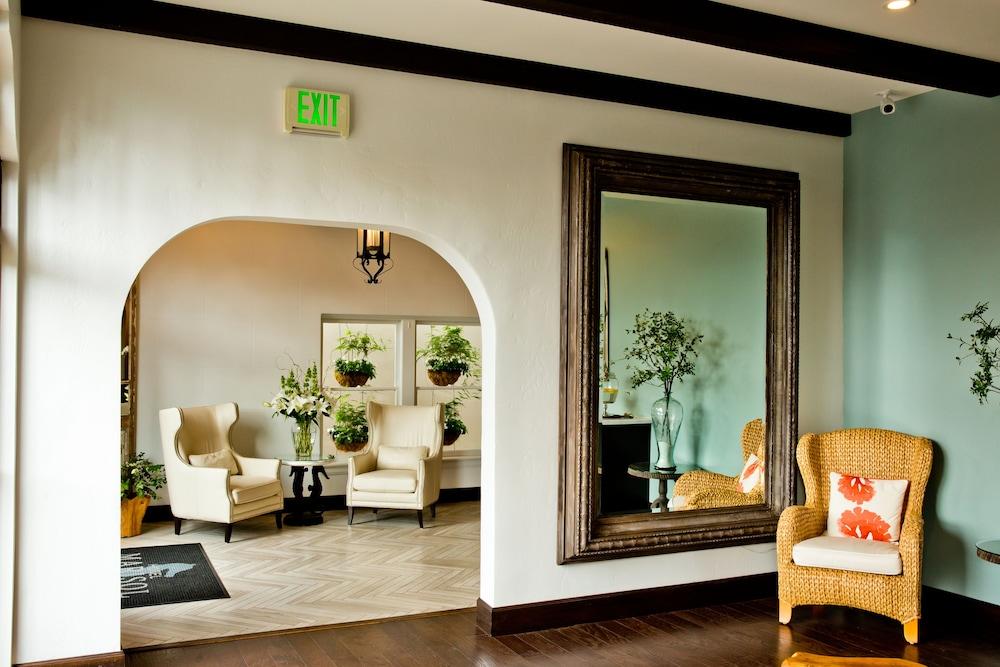 Hotel Marisol Coronado - Lobby Sitting Area