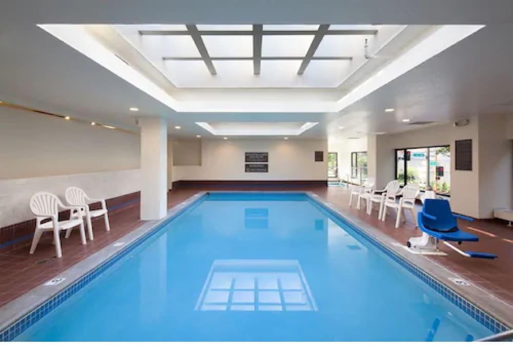 Kahler Inn and Suites - Mayo Clinic Area - Indoor Pool
