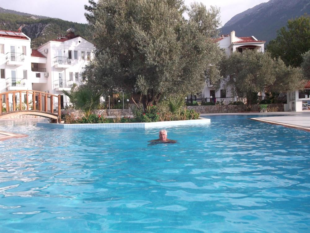 Sunshine Holiday Resort - Outdoor Pool