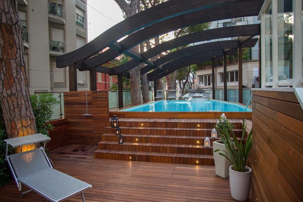 Hotel Concord - Outdoor Pool