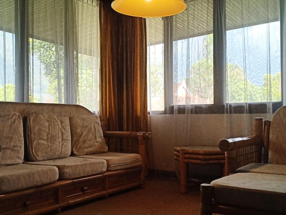 The Buyan Villas Resort - Living Room