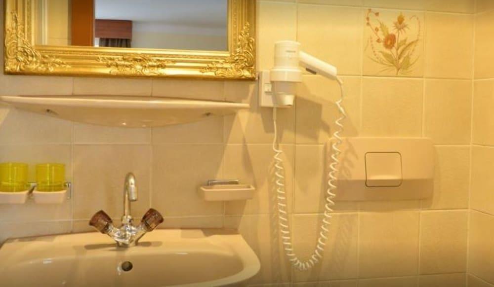 Hotel Beretta - Bathroom