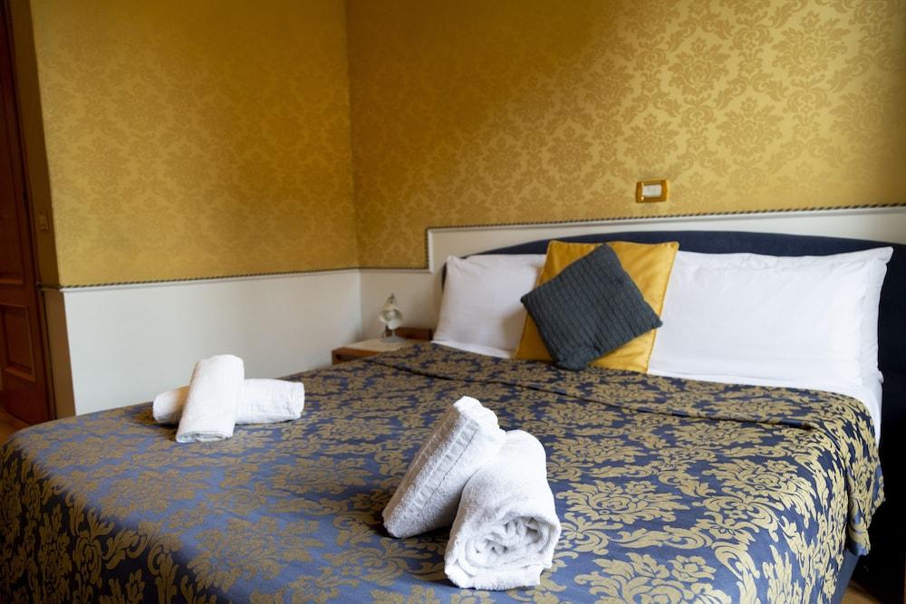 iH Hotels Piazza di Spagna View - Luxury Guest House - Featured Image