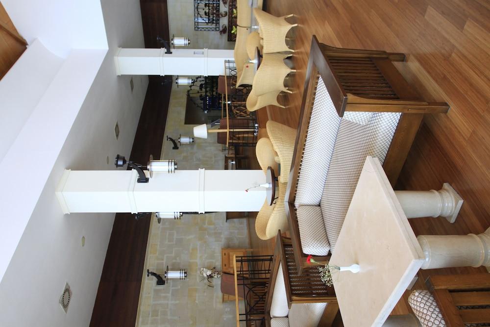 AQI Pegasos World - Lobby Lounge