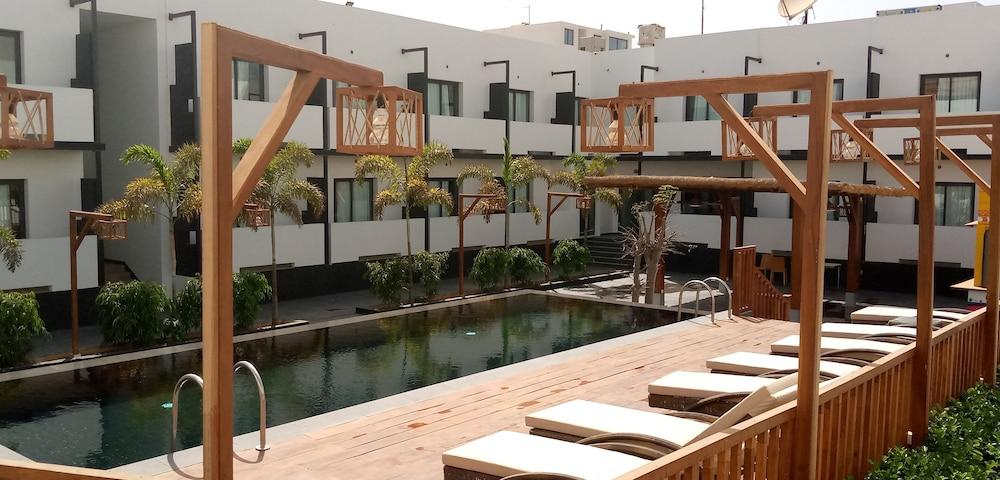 أونومو هوتل داكار - Outdoor Pool