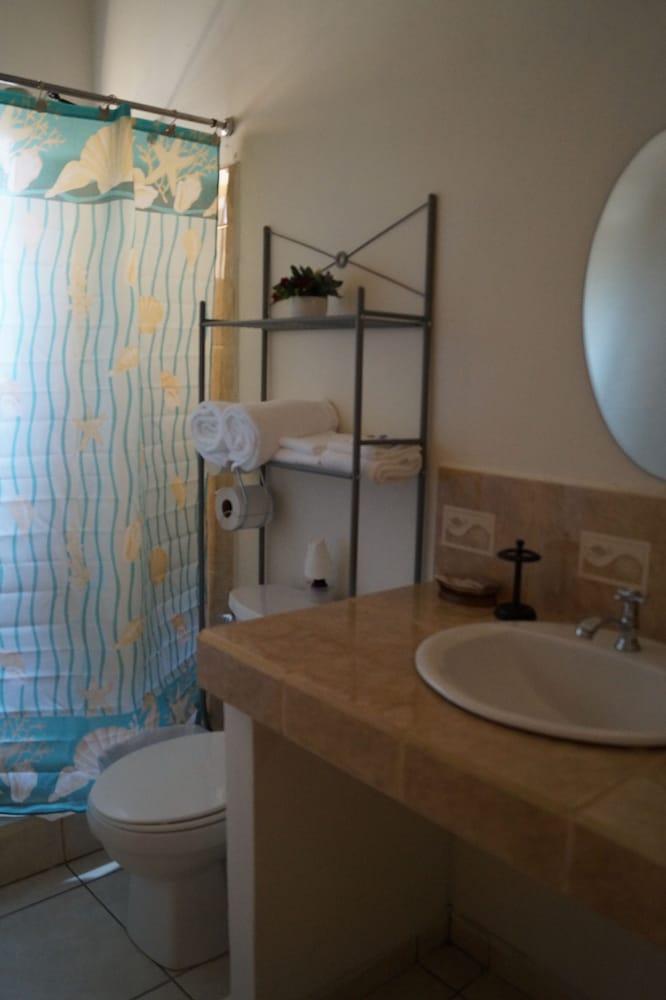 Hotel Otoch Balam (Bed & Breakfast) - Bathroom Amenities