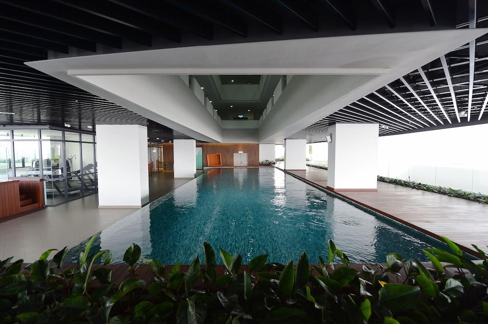 Daily Suites Atria - Indoor Pool