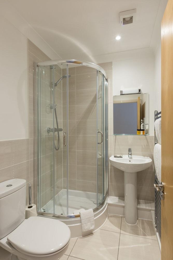 Stanshawe Court by House of Fisher - Bathroom