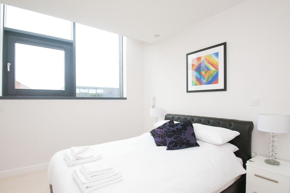 Cleyro Serviced Apartments-Finzels Reach - Room