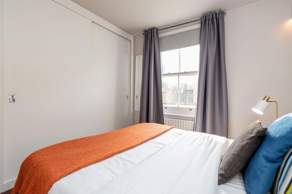 Vauxhall Park Views - 2 Bed Flat by BaseToGo - Room