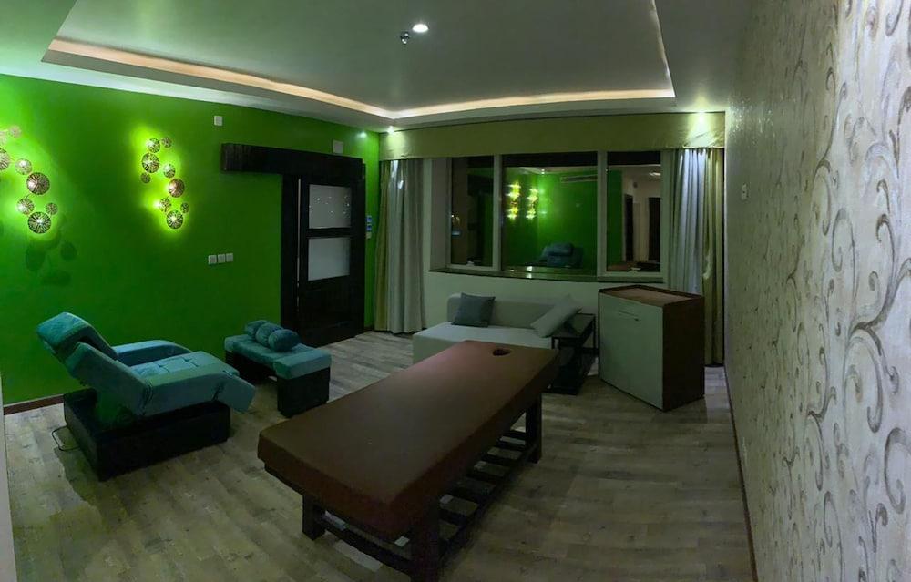 The District Hotel Najran - Massage