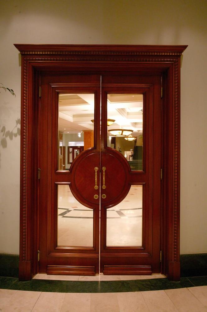 Hotel Intourist Palace Batumi - Interior Entrance
