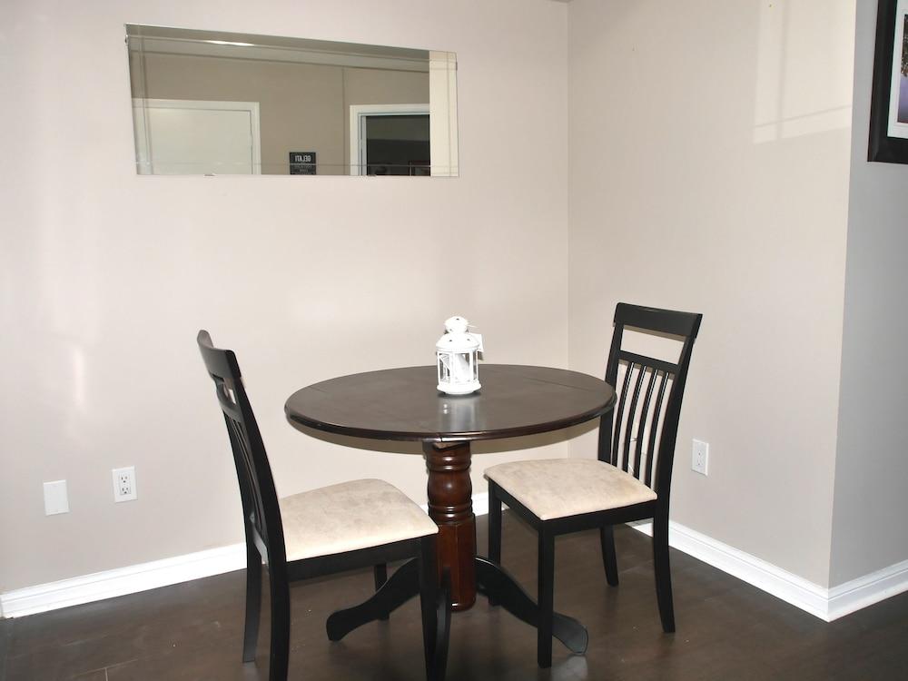 Fantastic 2BR Town Home - In-Room Dining