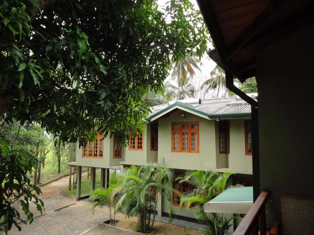 Tikiri Villa Eco Resort - Exterior