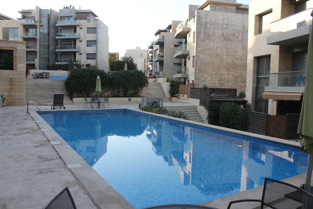 Modern Resort like with pool - Outdoor Pool