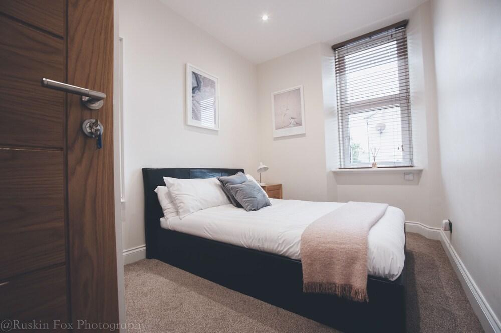 Suite Apartments Aberdeen - Room