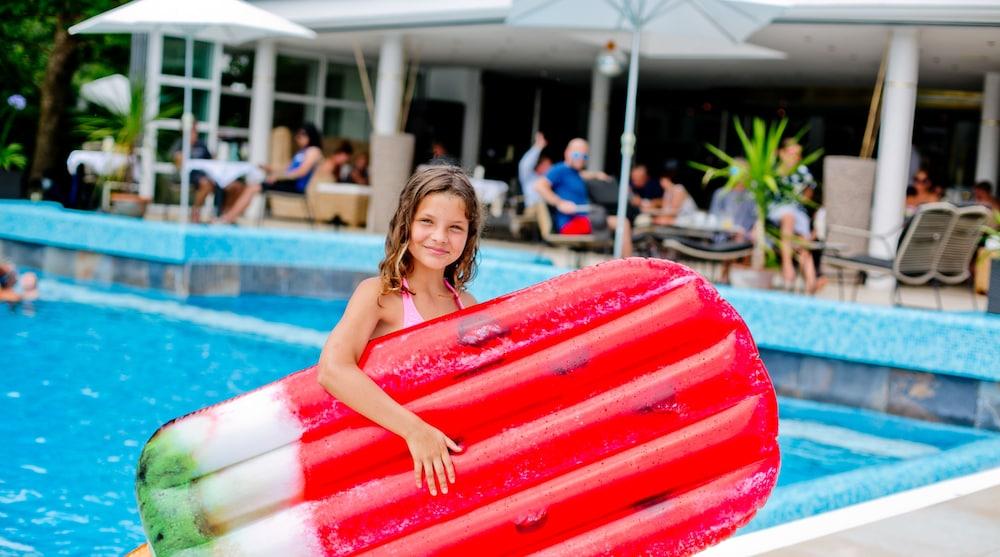 Amerika-Holzer Hotel Resort - Outdoor Pool