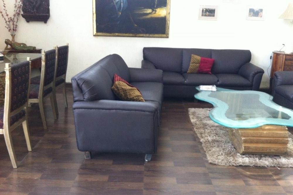 GuestHouser 4 BHK Bungalow 7283 - Lobby Sitting Area