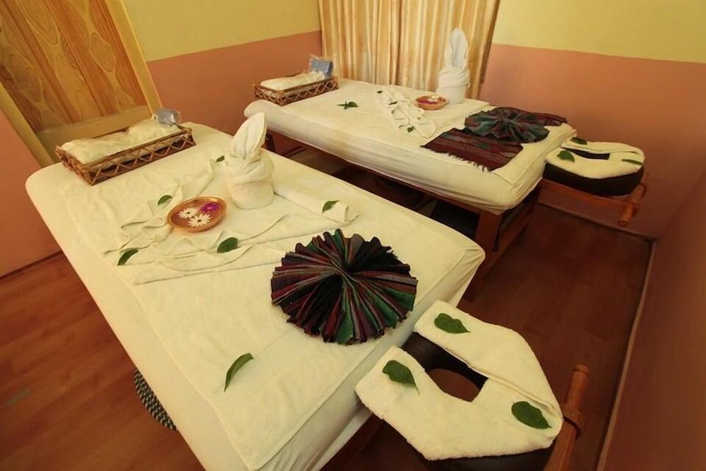 Pokhara Village Resort - Treatment Room