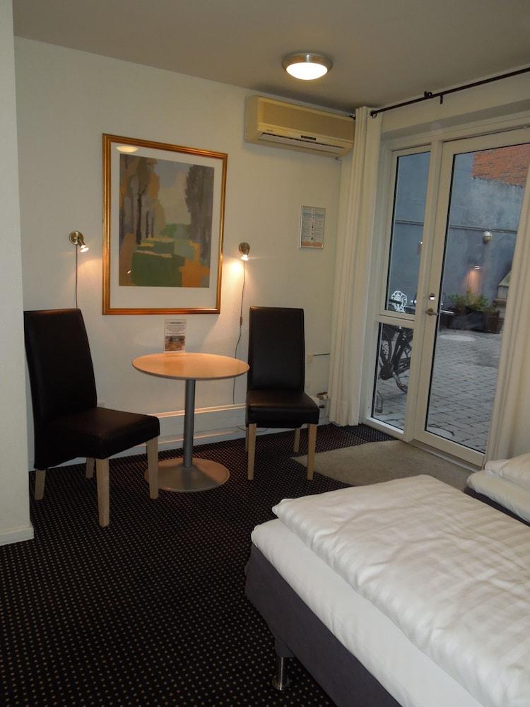 Hotel Aarhus City Apartments - Room