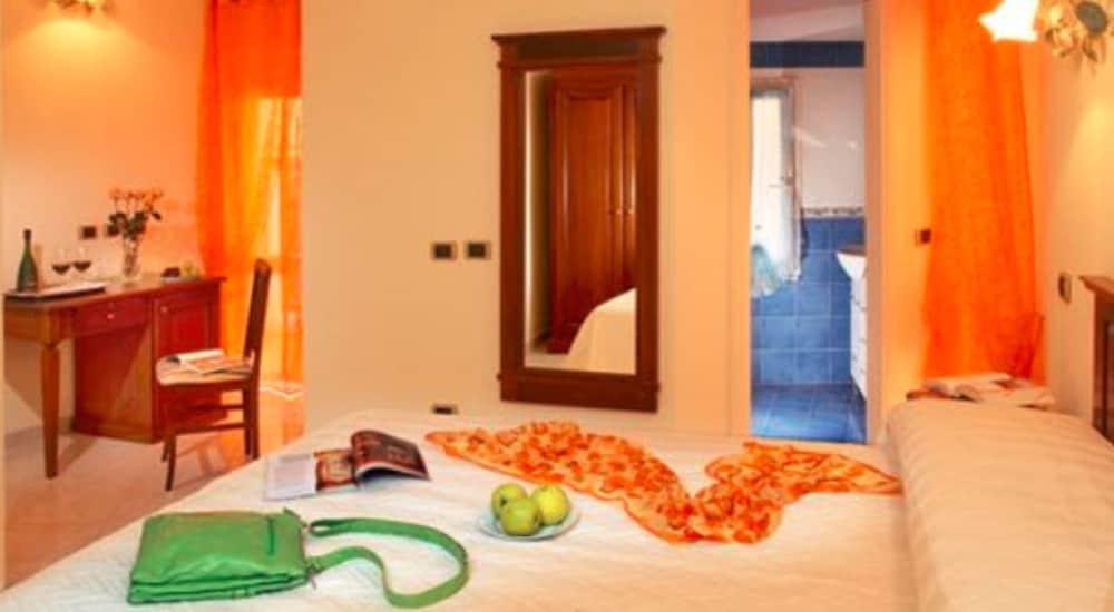 Hotel De Monti - Room