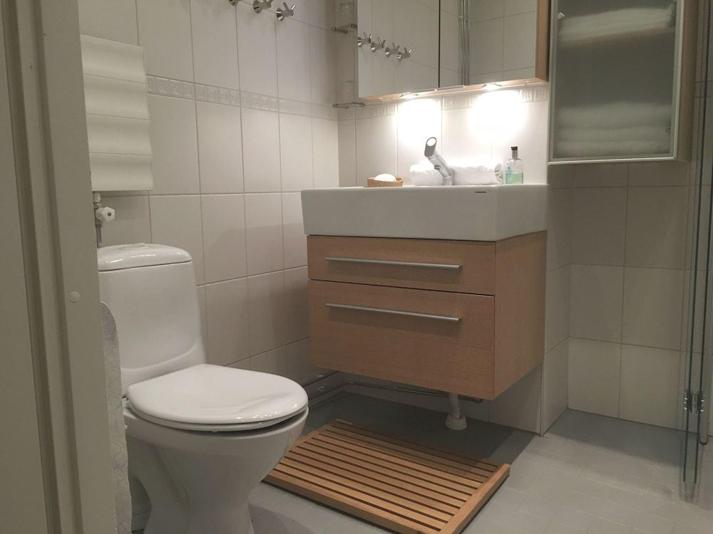 Top Apartments Helsinki - Tilkka - Bathroom