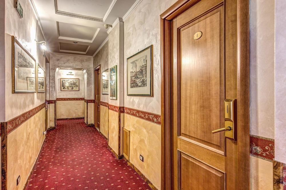 Hotel Giuliana - Hallway