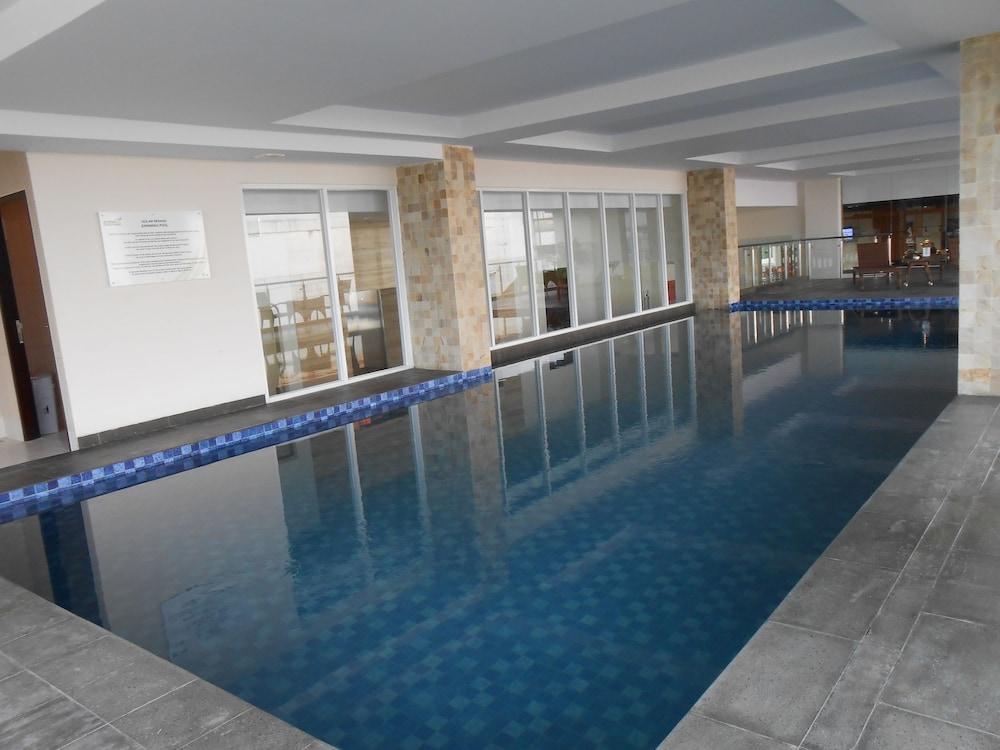 Hotel PrimeBiz Tegal - Pool
