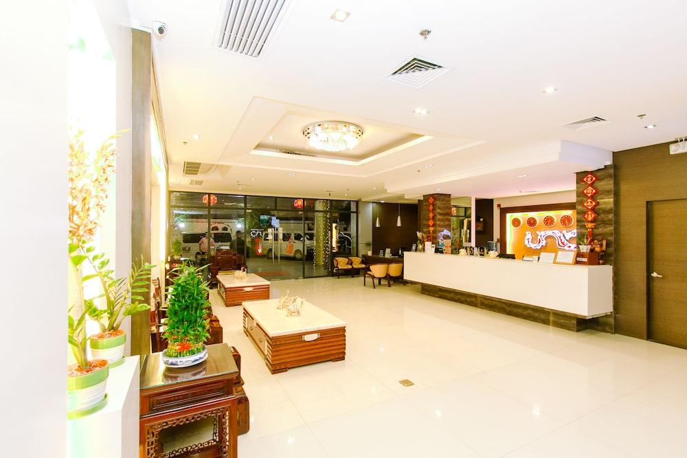 Palawan Uno Hotel - Lobby Sitting Area