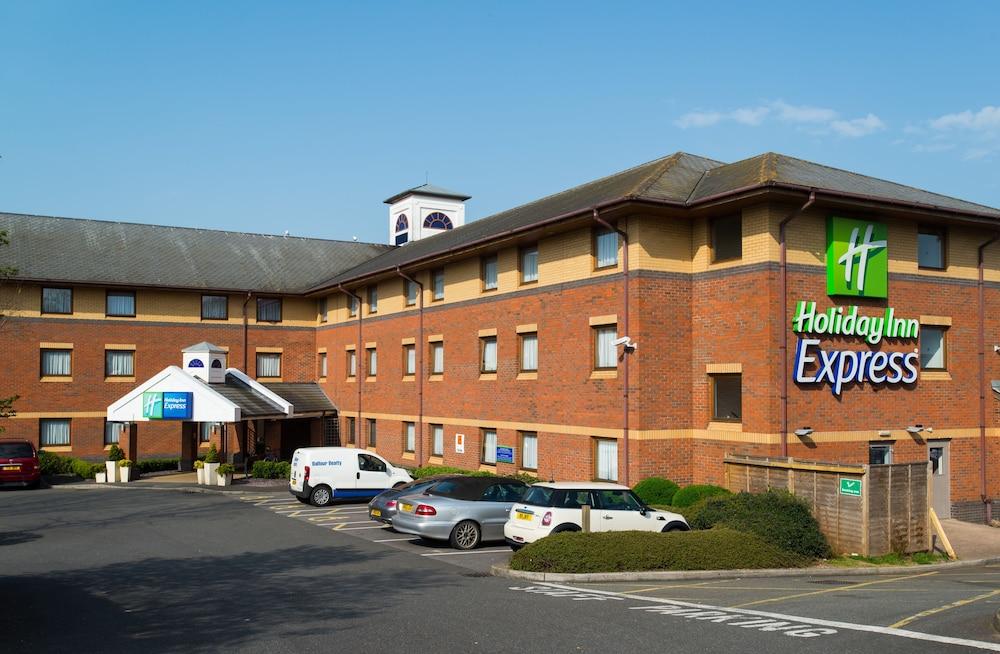 Holiday Inn Express Exeter East, an IHG Hotel - Featured Image
