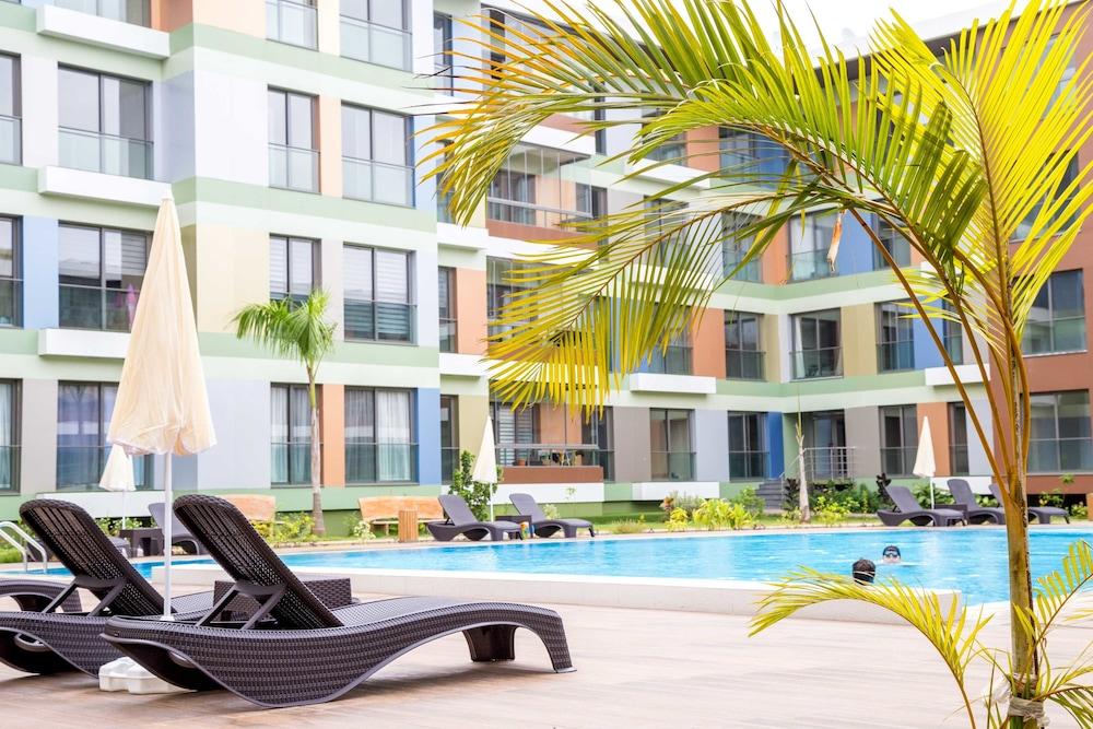 PLS Apartments - Cantonments - Outdoor Pool