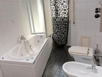 جيراسوليريالي سيتي أبارتمنت روم - Bathroom