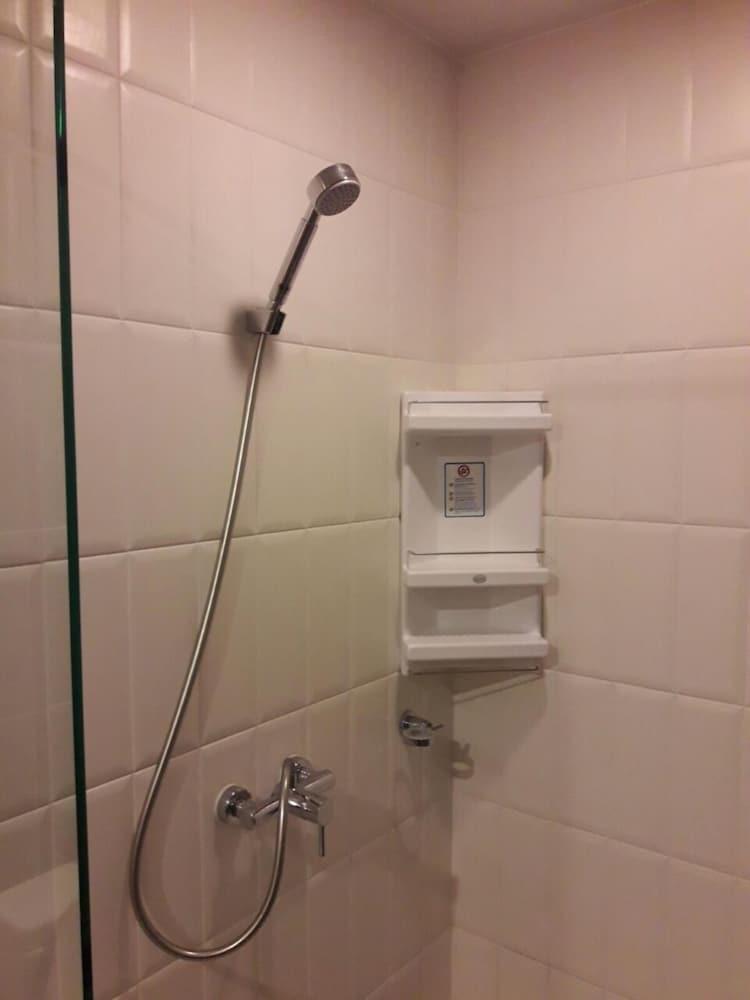 High Floor near Petchaburi MRT - Bathroom Shower