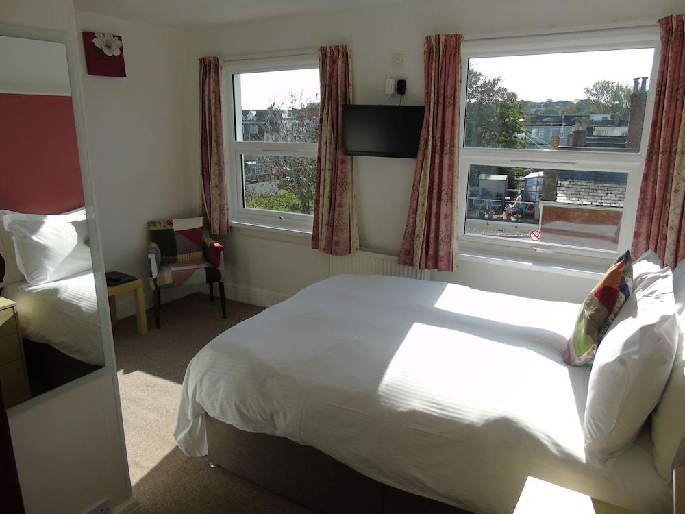 Carrington Guest House B&B - Featured Image