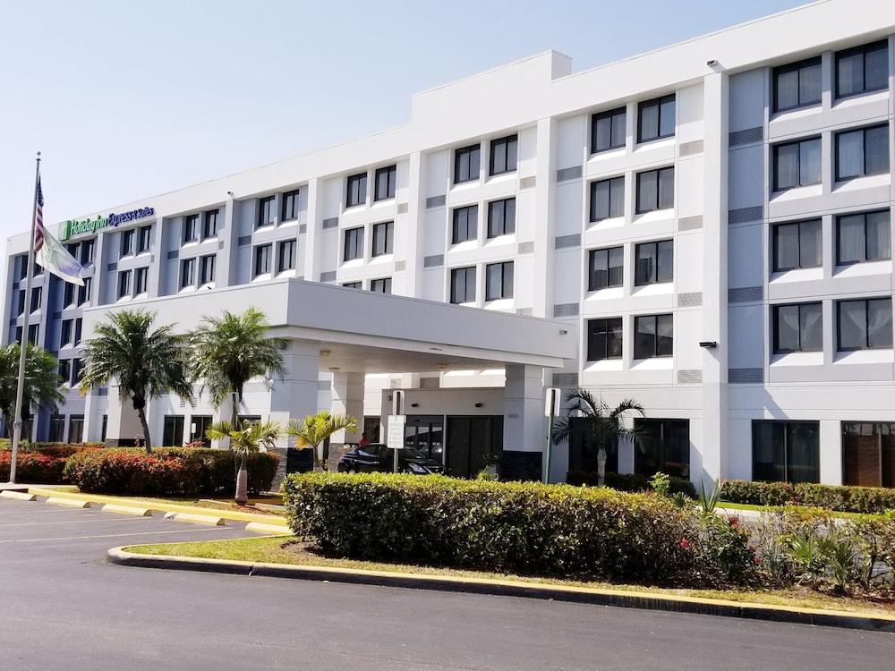Holiday Inn Express & Suites Miami - Hialeah, an IHG Hotel - Featured Image