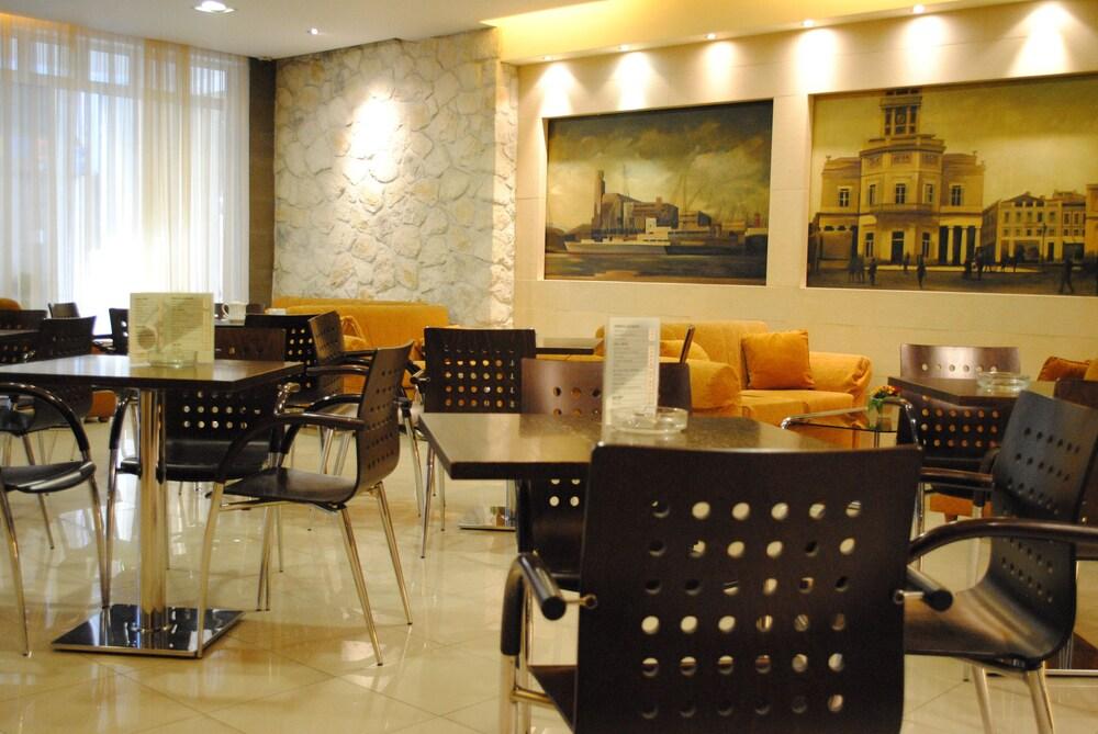 Hotel Ideal - Lobby