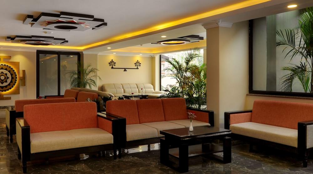 Hotel Sarowar - Lobby Sitting Area