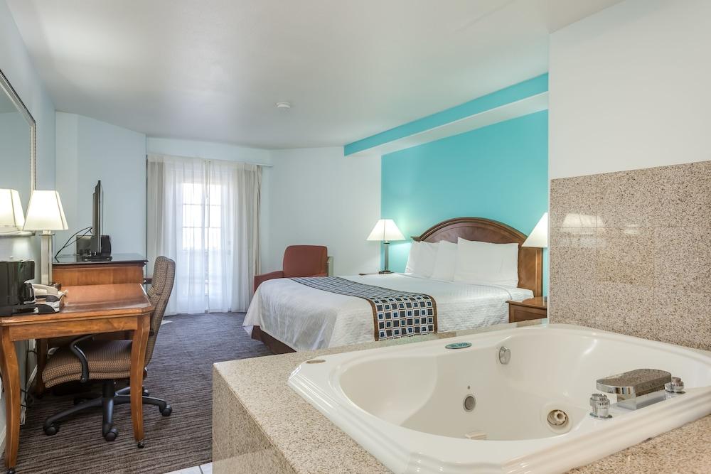 Pacifica Beach Hotel - Room