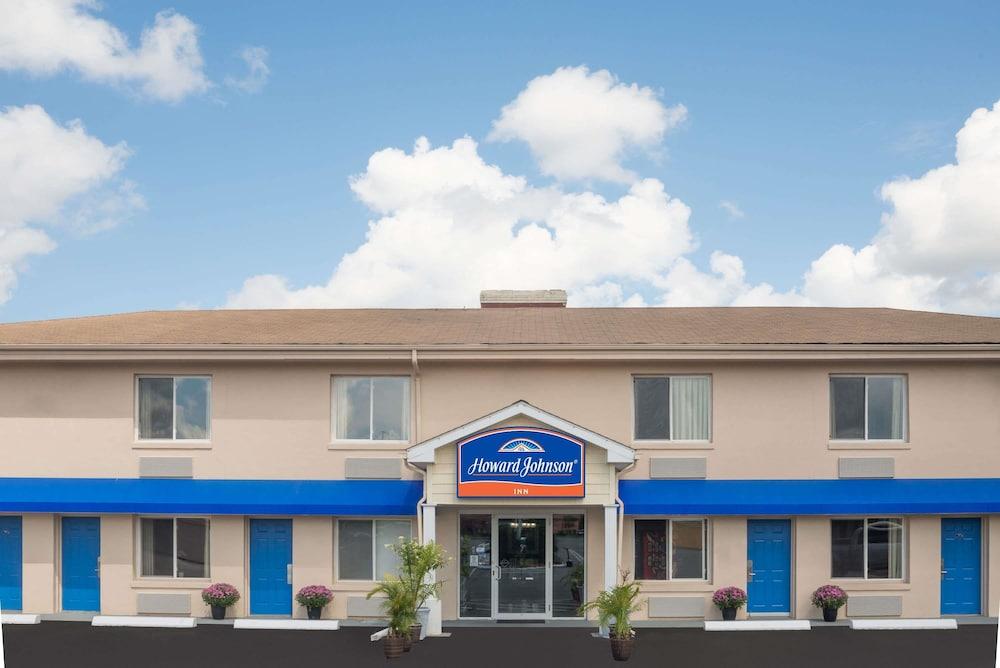 Howard Johnson by Wyndham Springfield - Featured Image