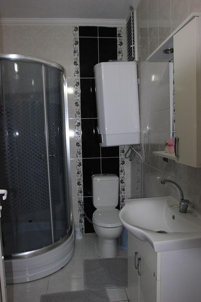 Zumrut Apart Hotel - Bathroom