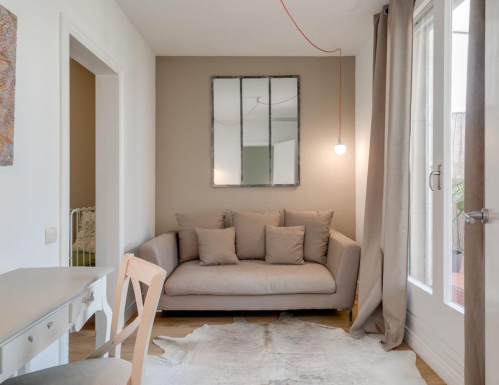 Look Barcelona Apartments - Living Room