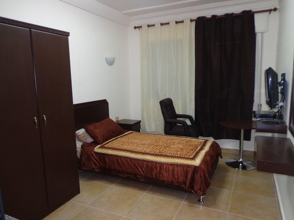 Al Fawanes Hotel Apartments - Room