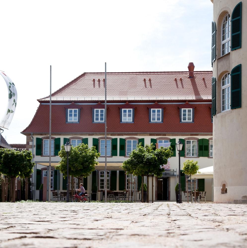 Schlosshotel Bergzaberner Hof - Property Grounds