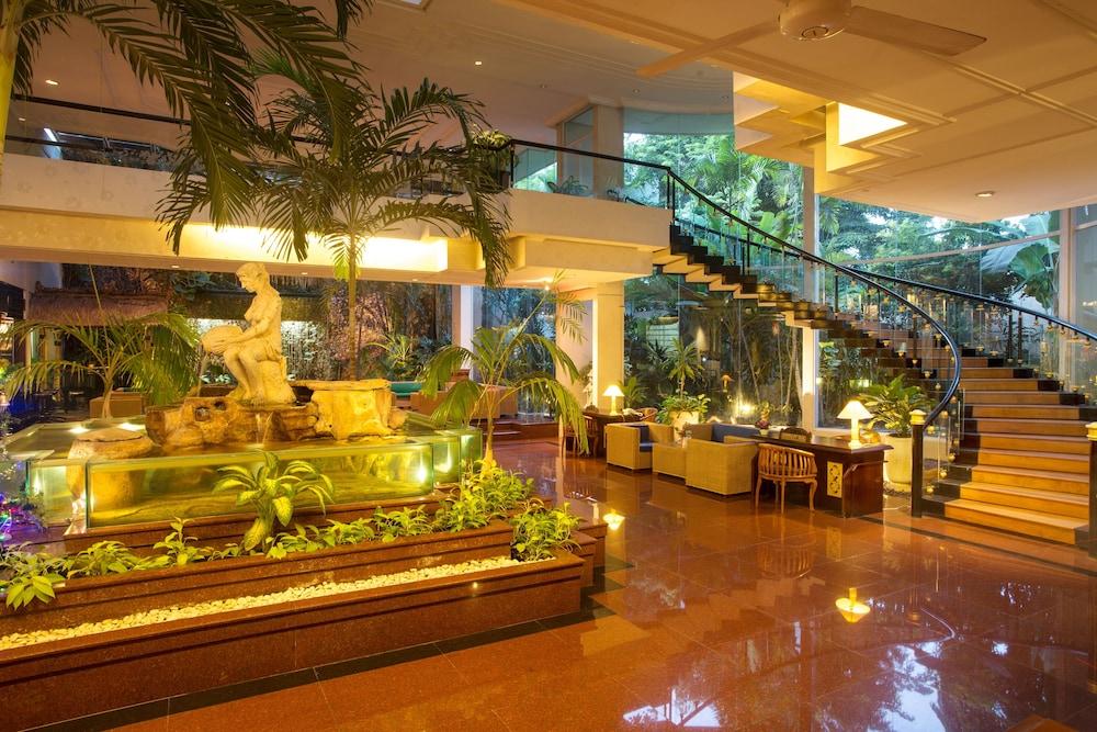 Parigata Resort & Spa - Lobby
