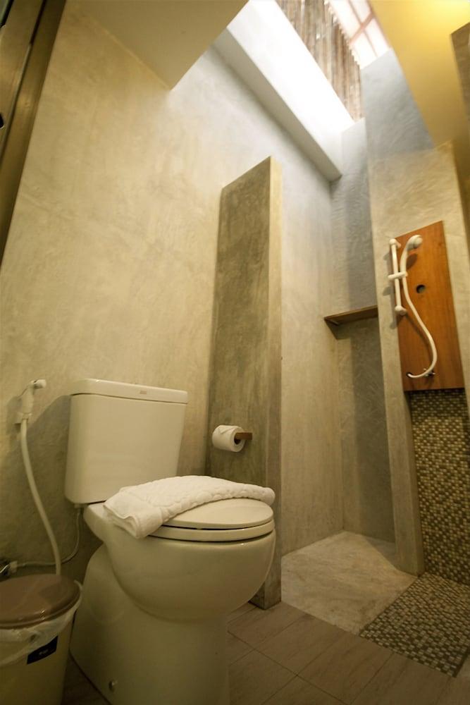 Ruen Pruksa Boutique Resort - Bathroom