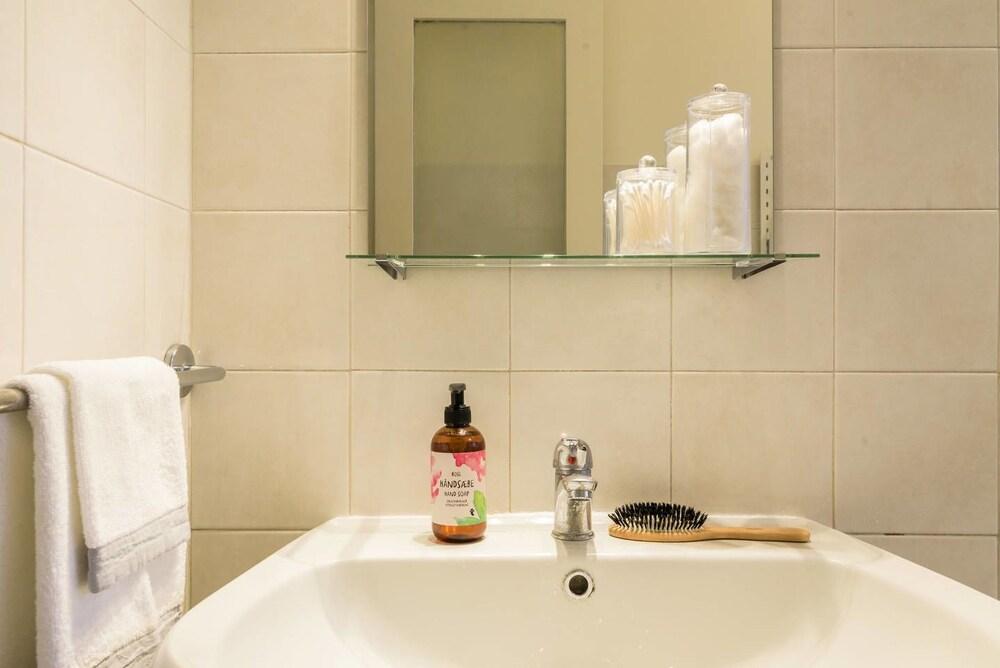 Piranesi Flexyrent Apartment - Bathroom Sink