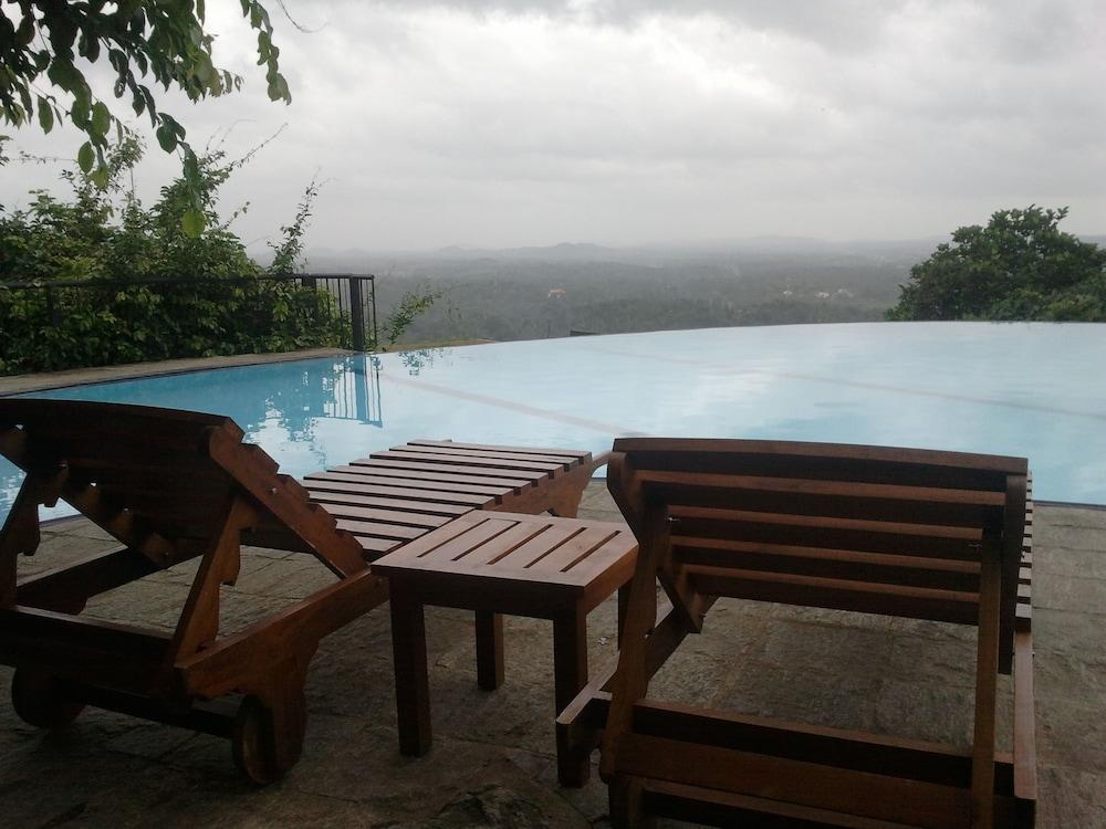 Kithul Kanda Mountain Resort - Infinity Pool